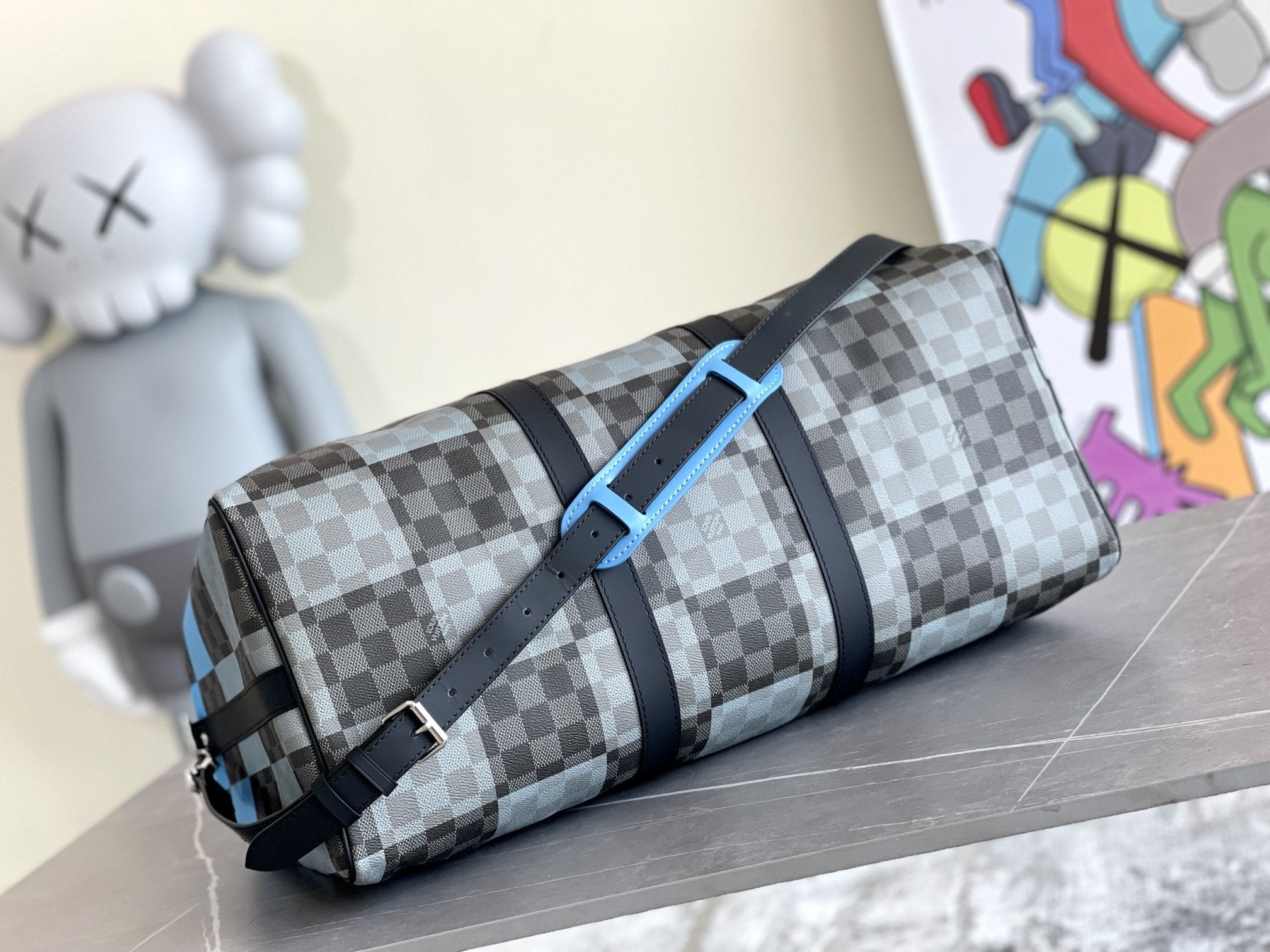 KEEPALL 50 BANDOULIÈRE BLEU DAMIER GRAPHITE 