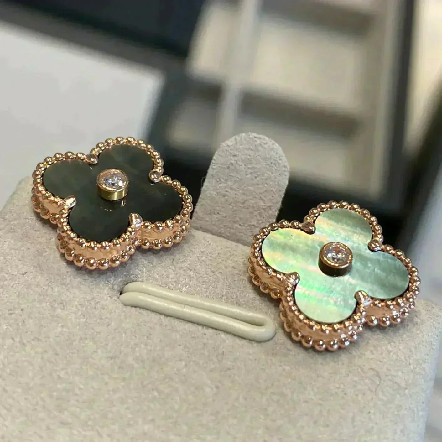 [Shinejoy]CLOVER MEDIUM 1 MOTIFS GRAY MOP  DIAMOND EARRINGS