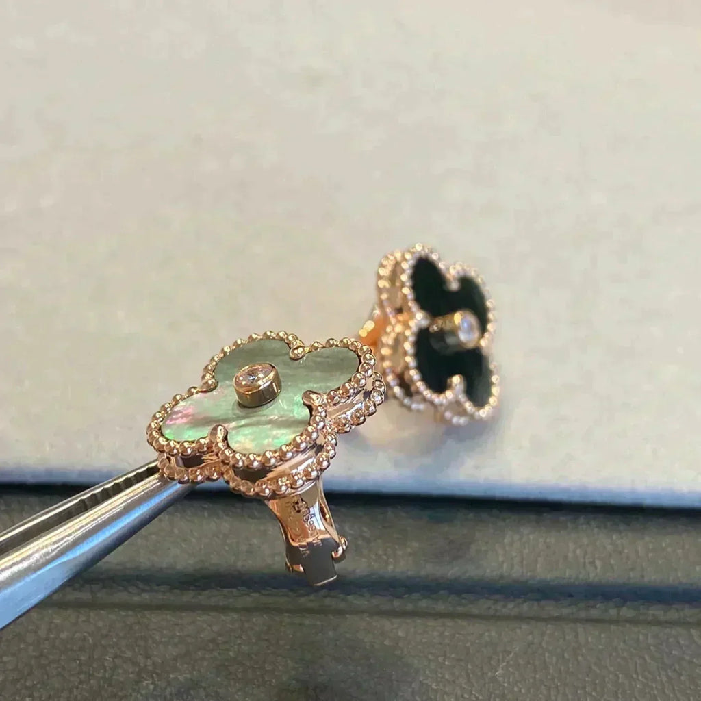 [Shinejoy]CLOVER MEDIUM 1 MOTIFS GRAY MOP  DIAMOND EARRINGS