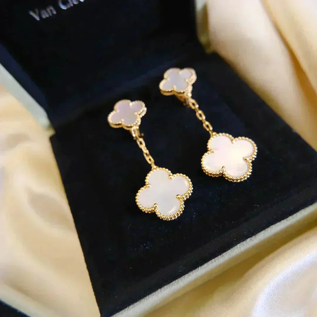 [Shinejoy]CLOVER 2 MOTIF WHITE MOP EARRINGS