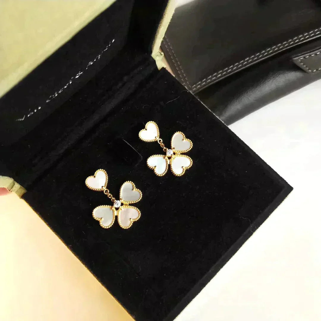 [Shinejoy]CLOVER SWEET WHITE MOP EARRINGS