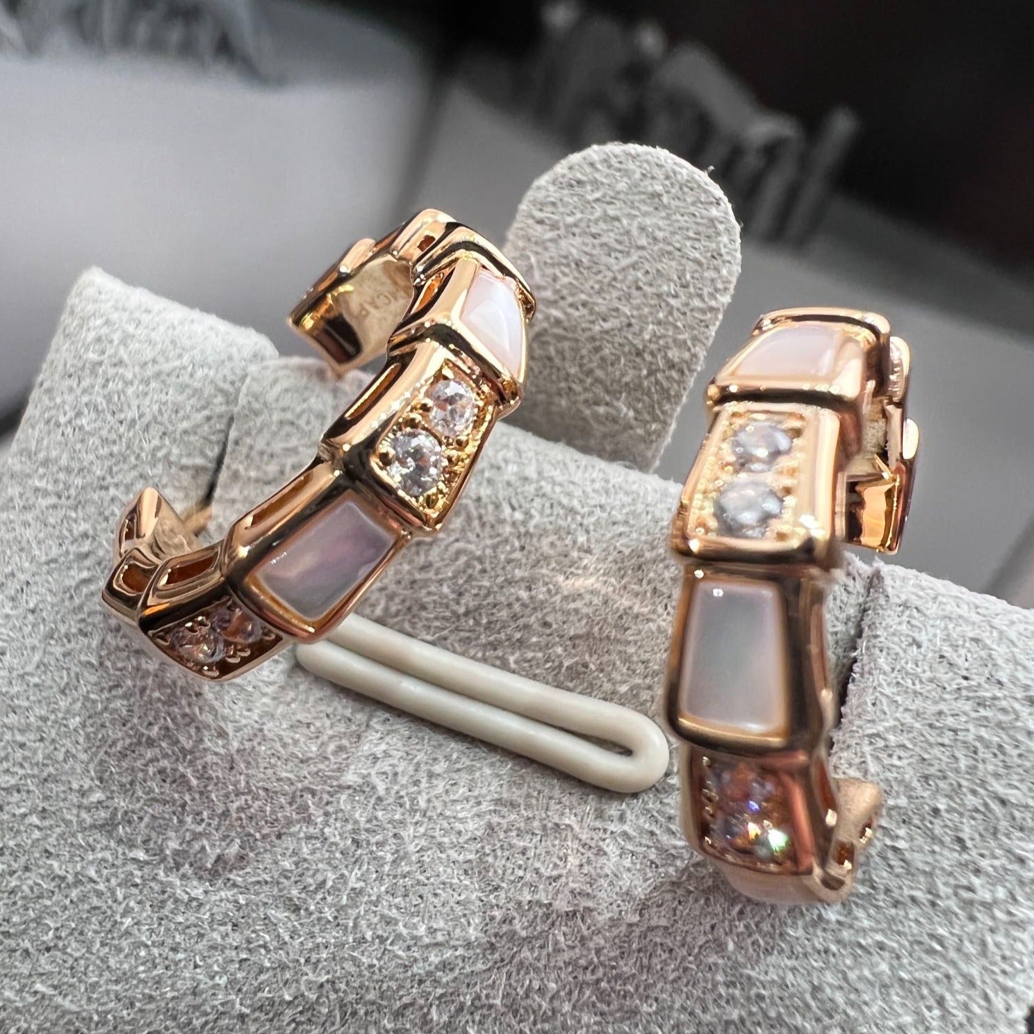 [Shinejoy]SERPENTI MOP PINK GOLD EARRINGS