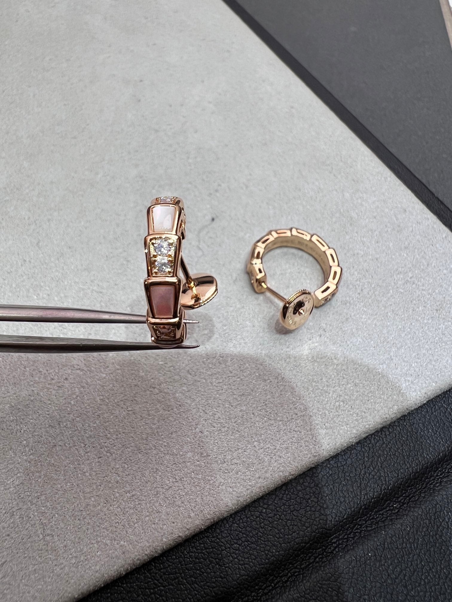 [Shinejoy]SERPENTI MOP PINK GOLD EARRINGS