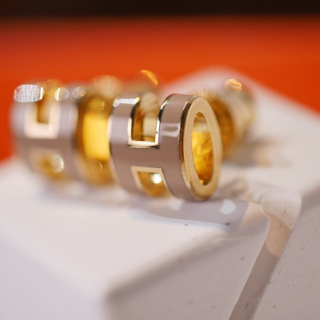 [Shinejoy]MINI POP H GOLD EARRINGS GREY