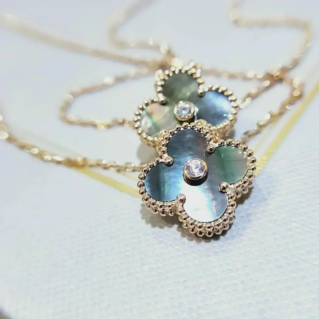 [Shinejoy] COLLIER CLOVER 15 MM DIAMANTS ET NACRE GRISE