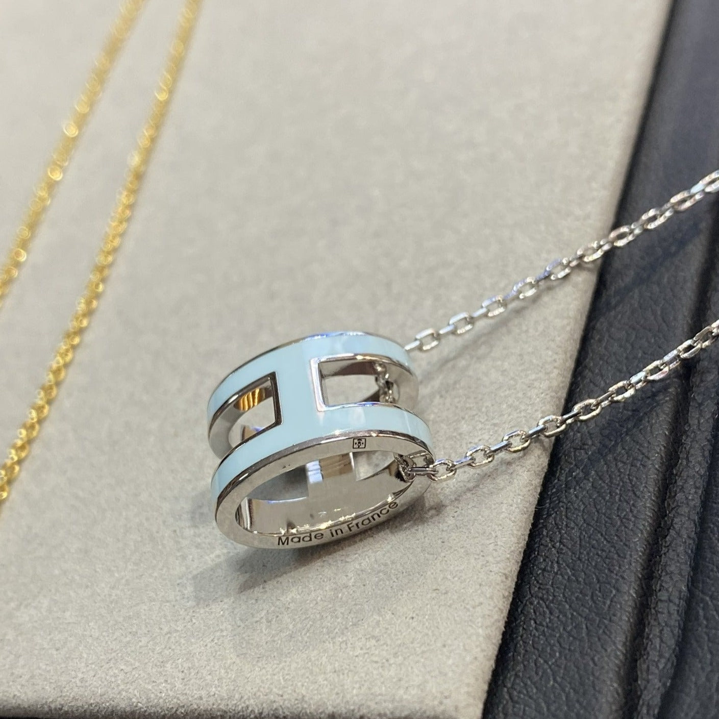 [Shinejoy]POP H LIGHT BLUE NECKLACE