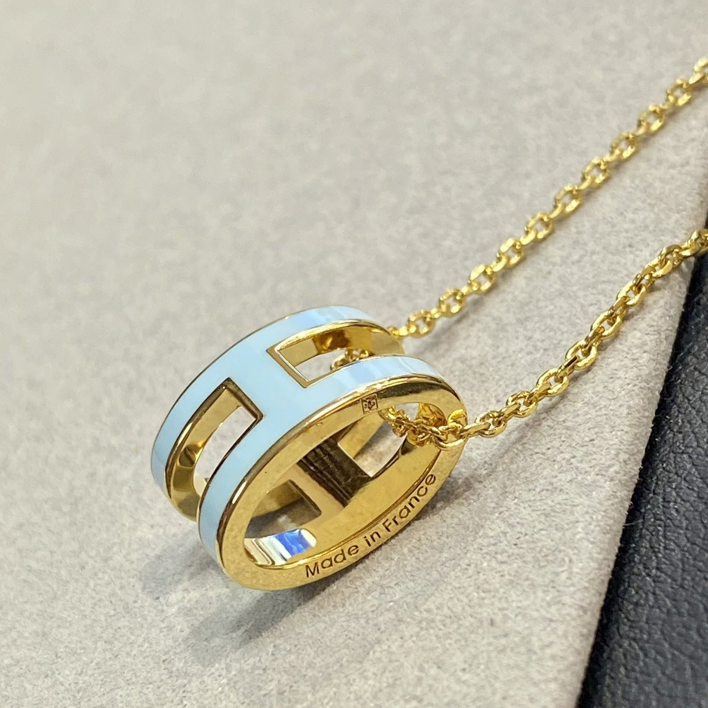 [Shinejoy]POP H LIGHT BLUE NECKLACE