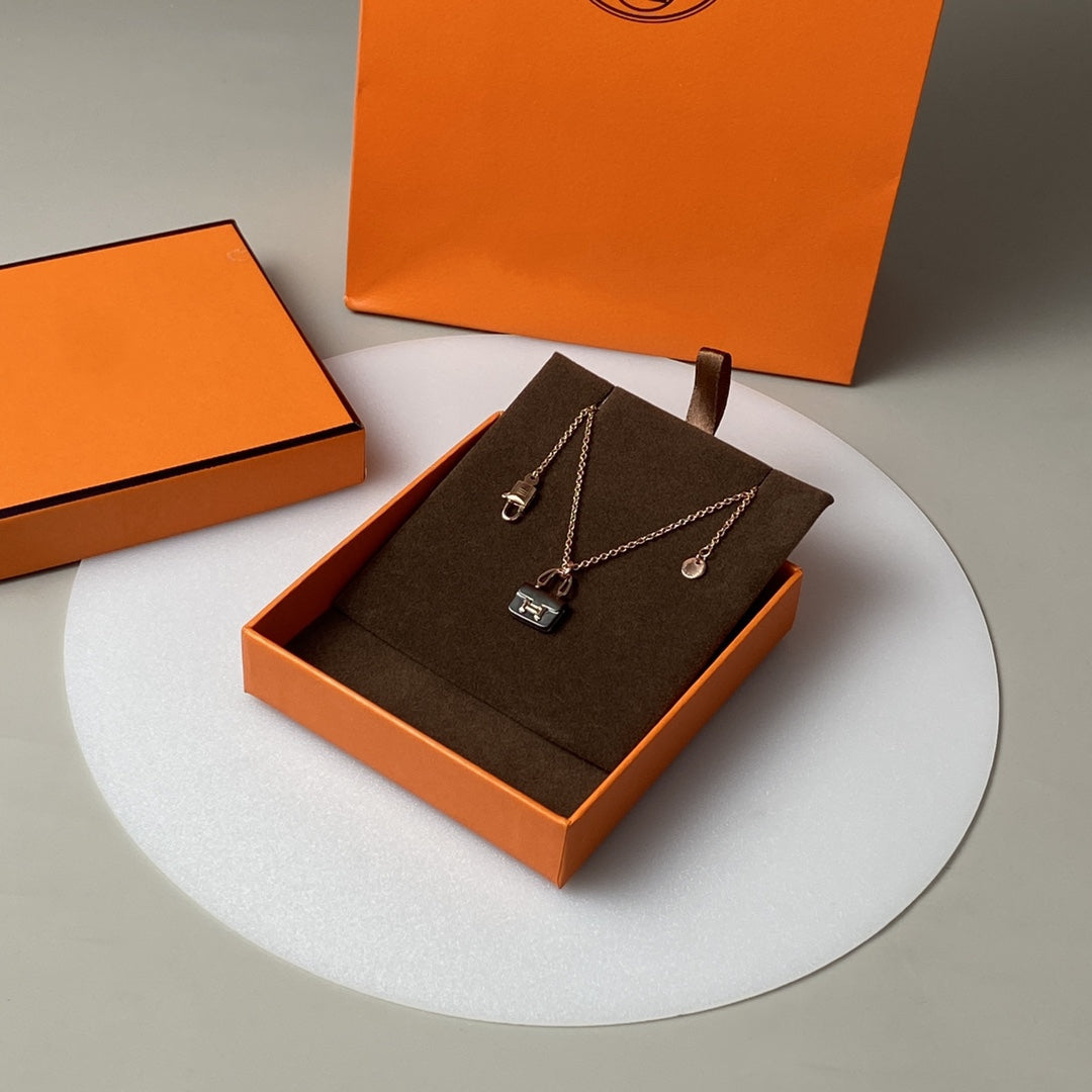 [Shinejoy]CONSTANCE BLACK PEDANT PINK GOLD NECKLACE