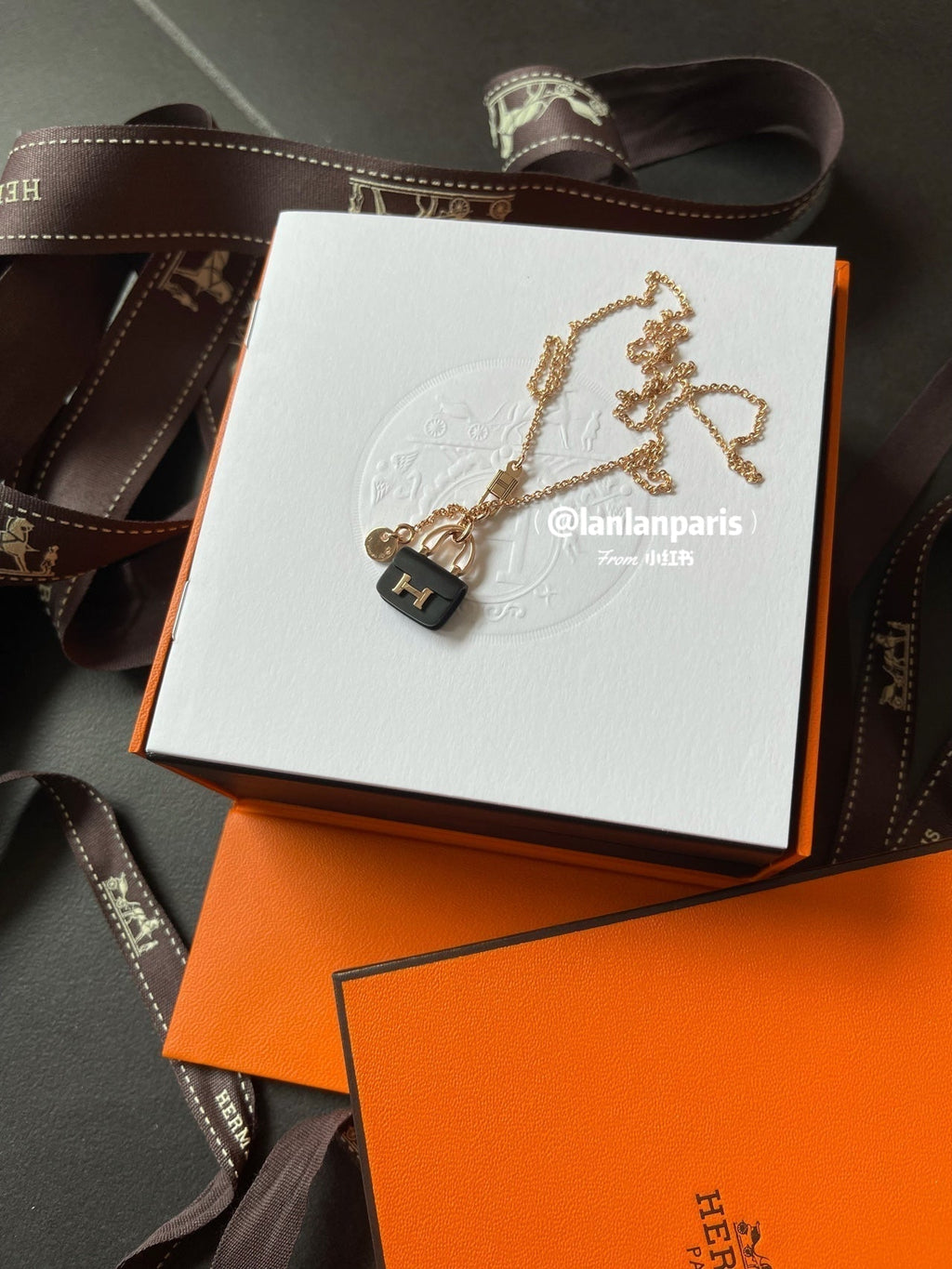 [Shinejoy] COLLIER CONSTANCE NOIR PÉDIENT ROSE OR