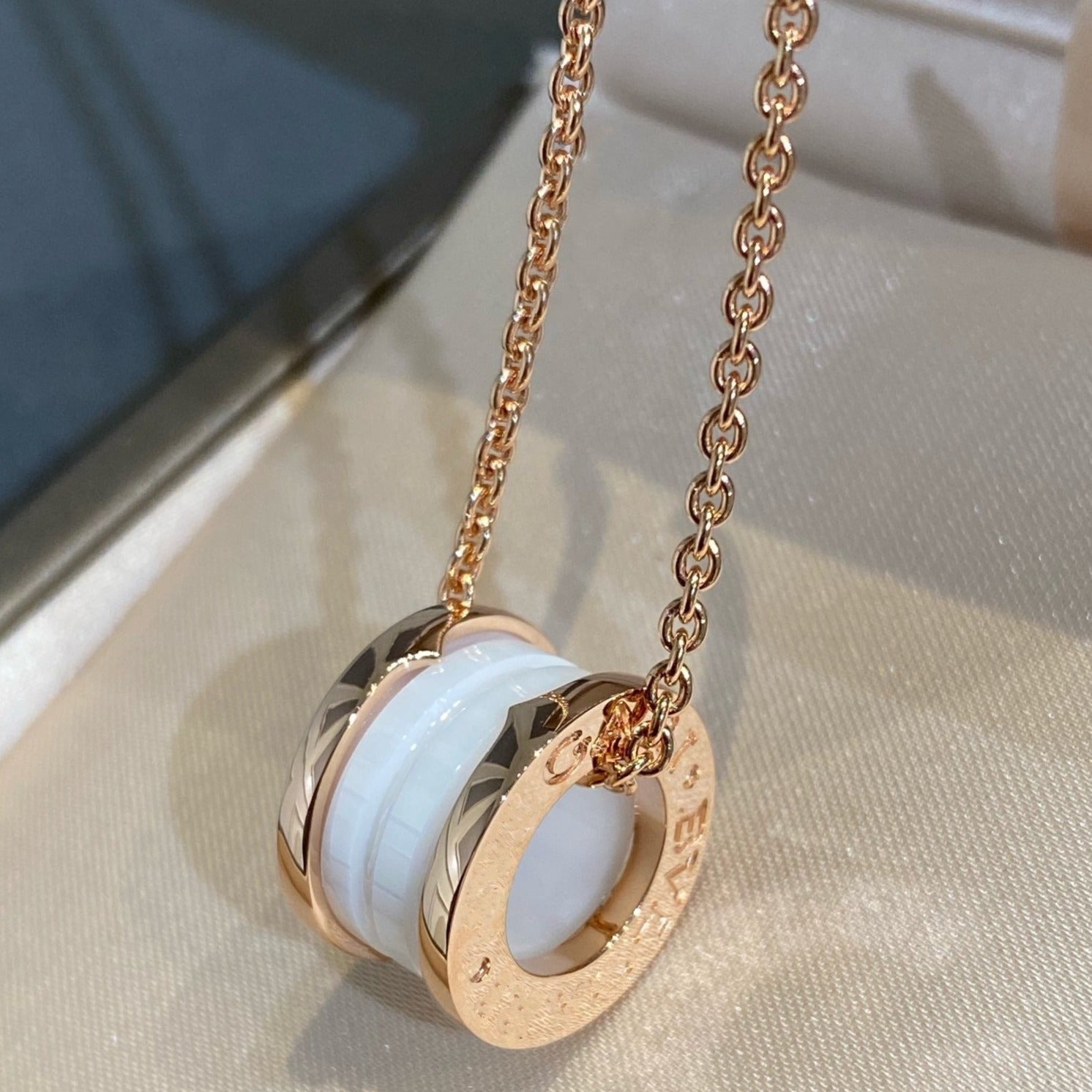 [Shinejoy]ZERO 1 WHITE CERAMIC PINK GOLD NECKLACE