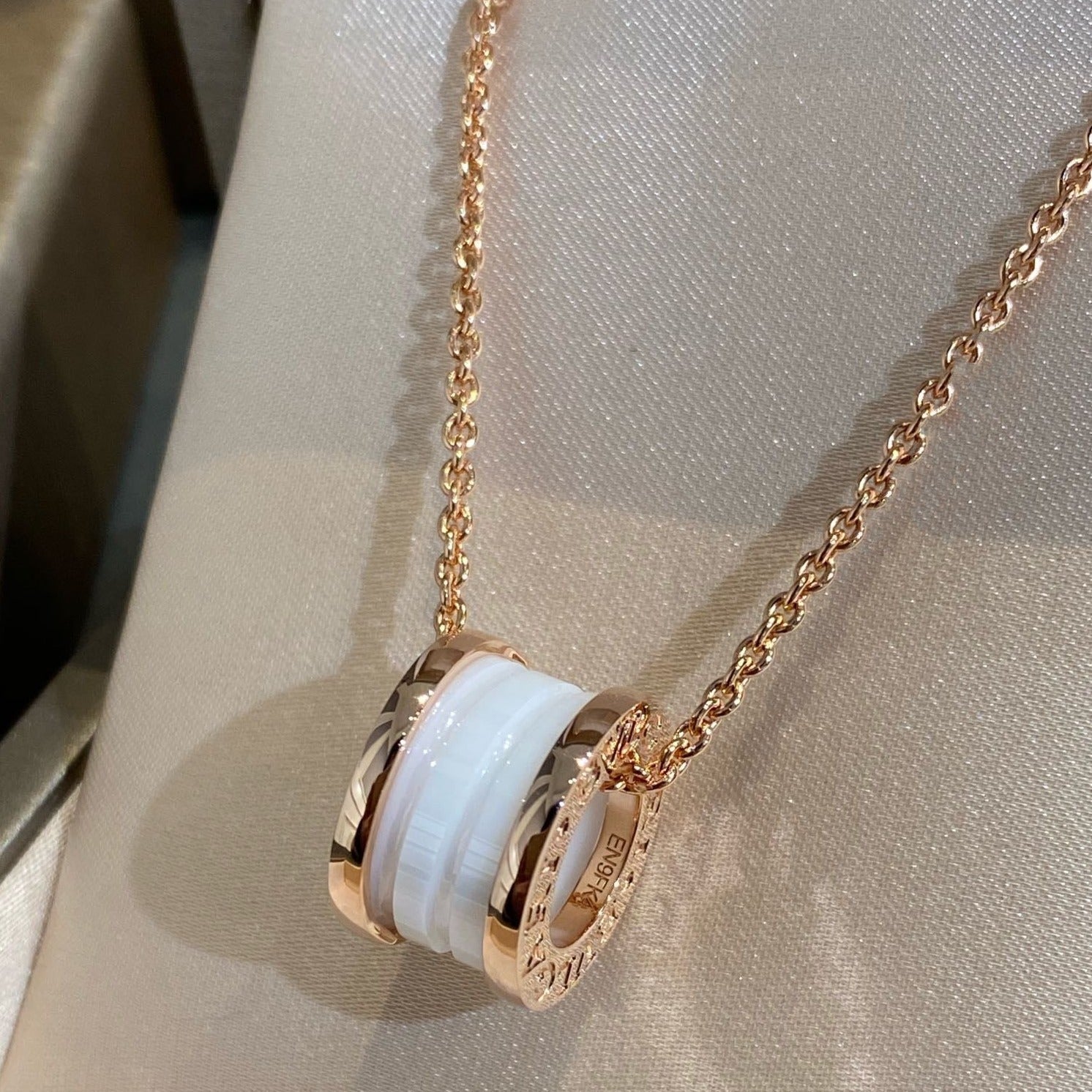 [Shinejoy]ZERO 1 WHITE CERAMIC PINK GOLD NECKLACE