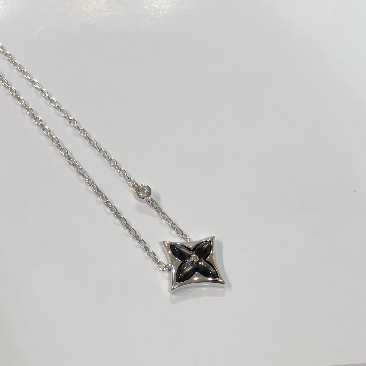 [Shinejoy]STAR BLACK MOP NECKLACE