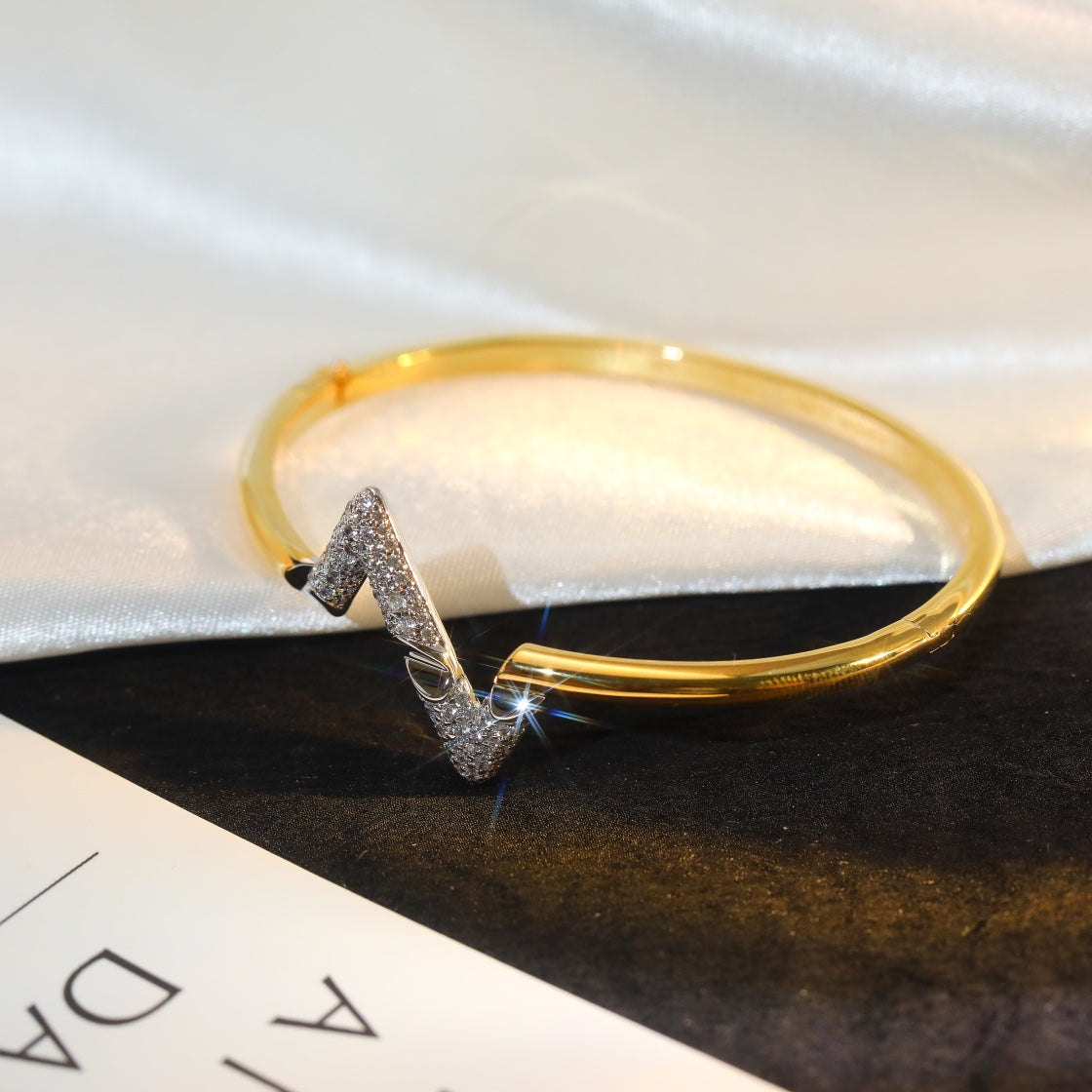 [Shinejoy]VOLTE UPSITE DOWN GOLD DIAMOND BRACELET