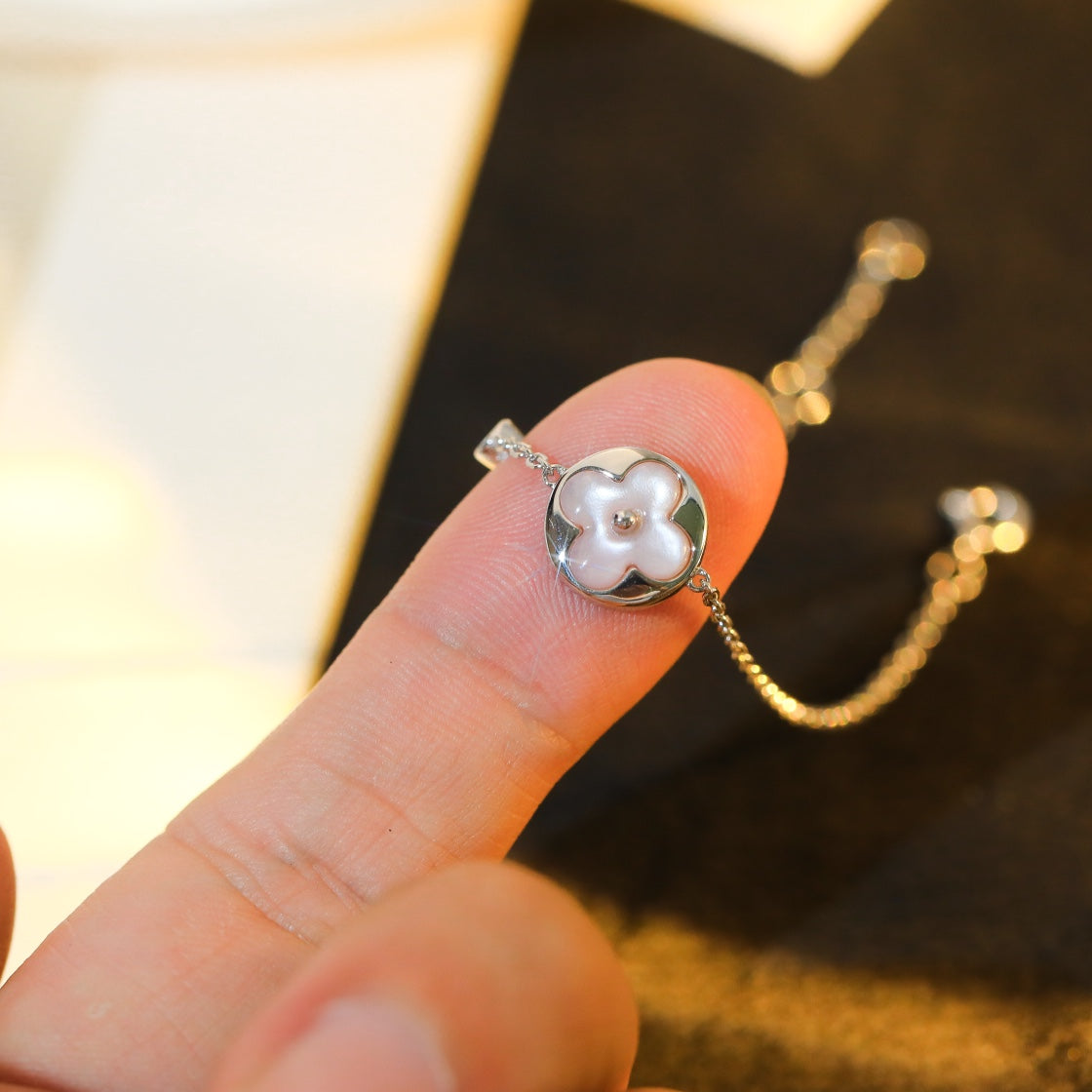 [Shinejoy]SUN MOTIF PINK MOP SILVER BRACELET