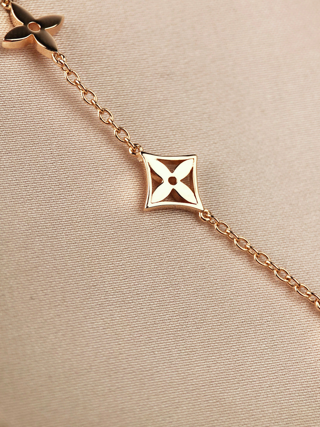 [Shinejoy]STAR AND SUN 7 MOTIFS GOLD BRACELET