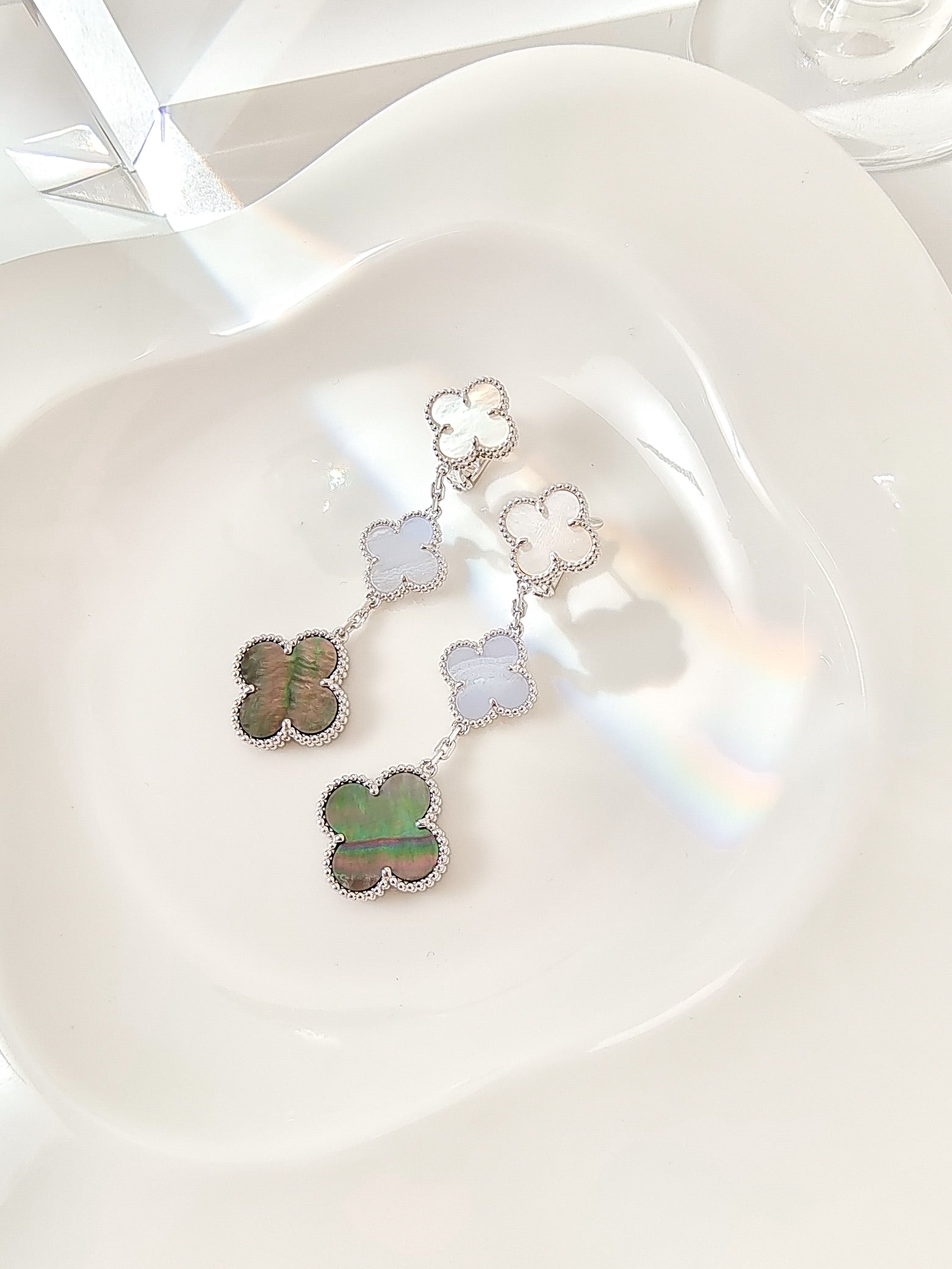 [Shinejoy]CLOVER 3 MOTIFS CHALCEDONY DARK MOP SILVER EARRINGS