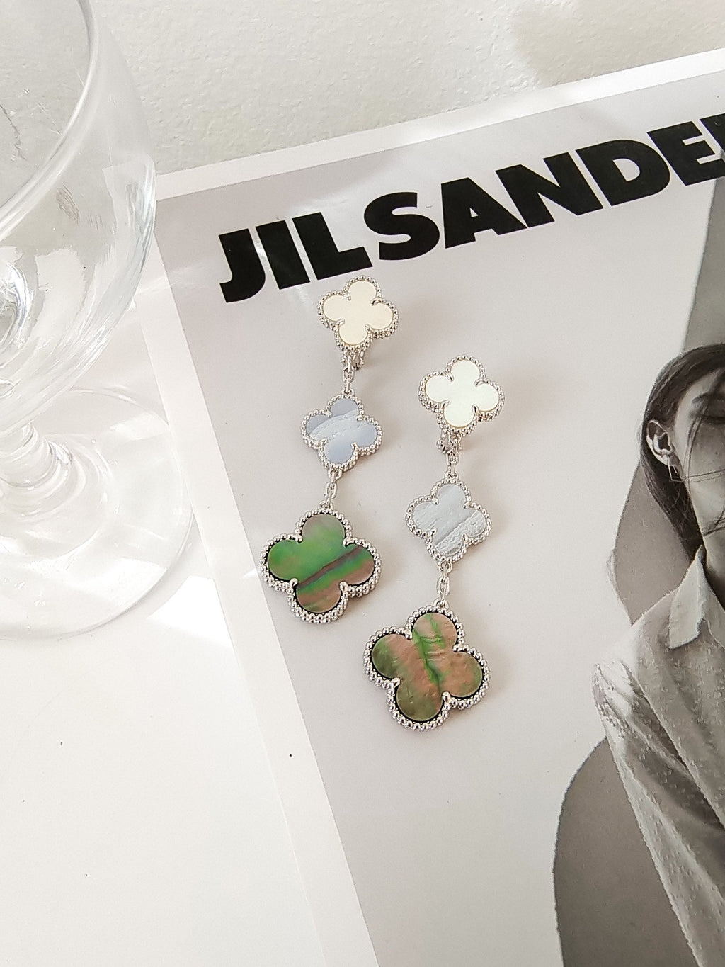 [Shinejoy]CLOVER 3 MOTIFS CHALCEDONY DARK MOP SILVER EARRINGS