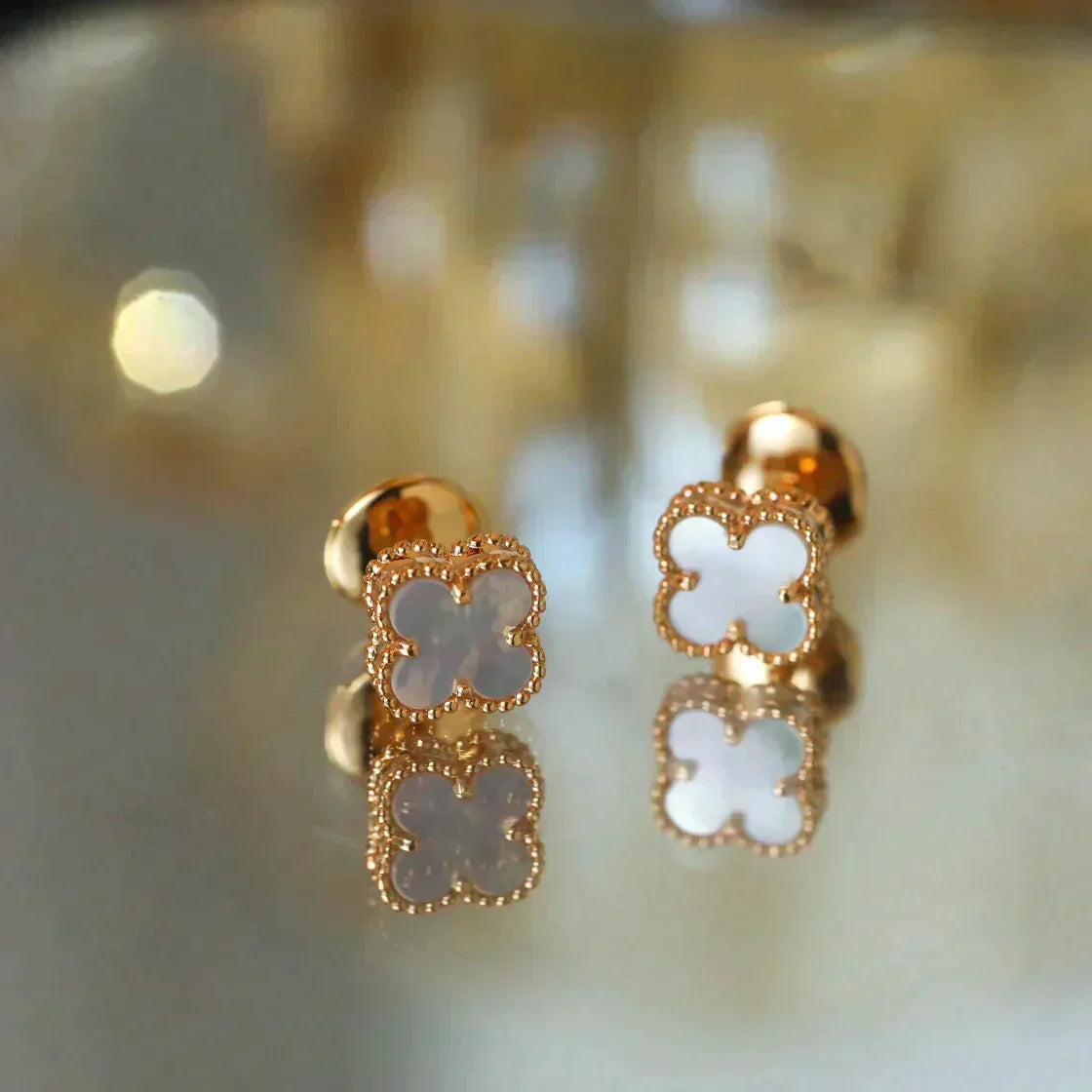 [Shinejoy]CLOVER MINI 9.5MM WHITE MOP EARRINGS