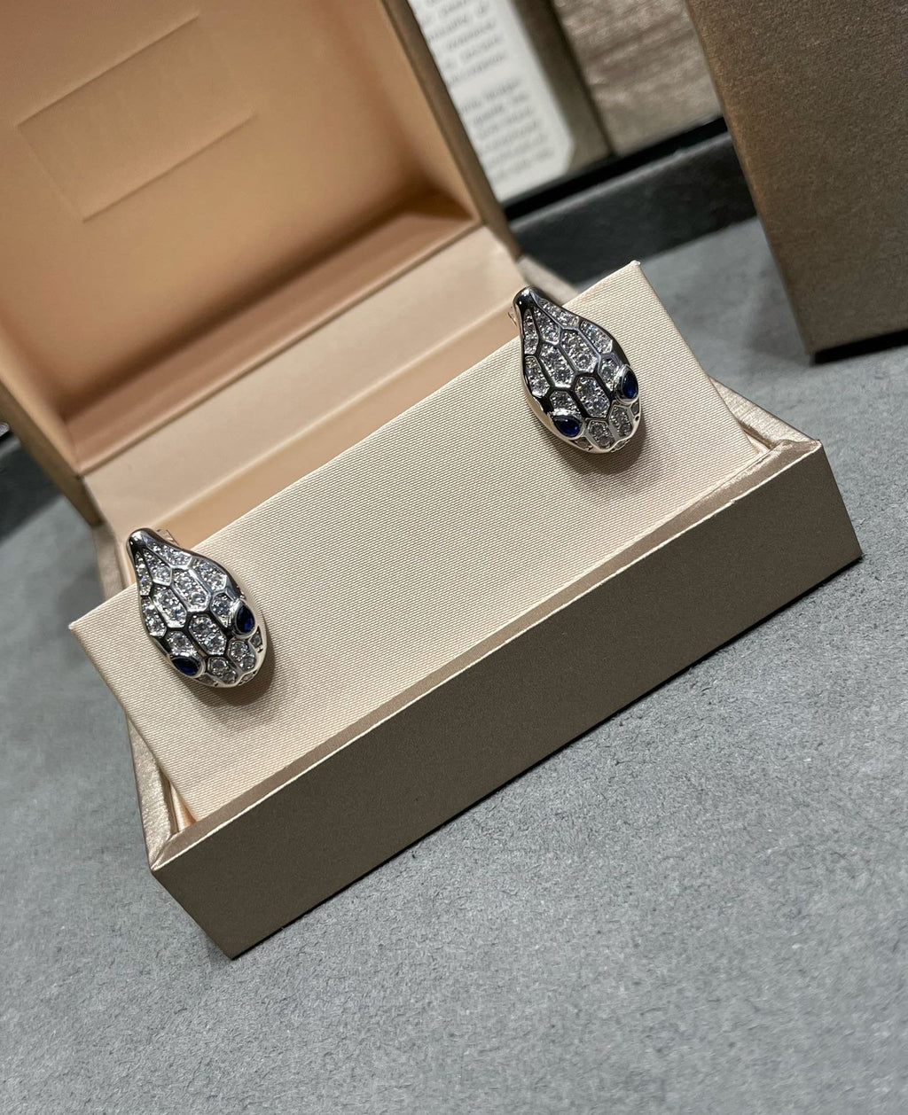 [Shinejoy]SERPENT DIAMOND STUD EARRINGS