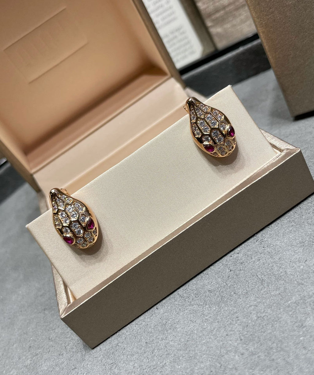 [Shinejoy]SERPENT DIAMOND STUD EARRINGS