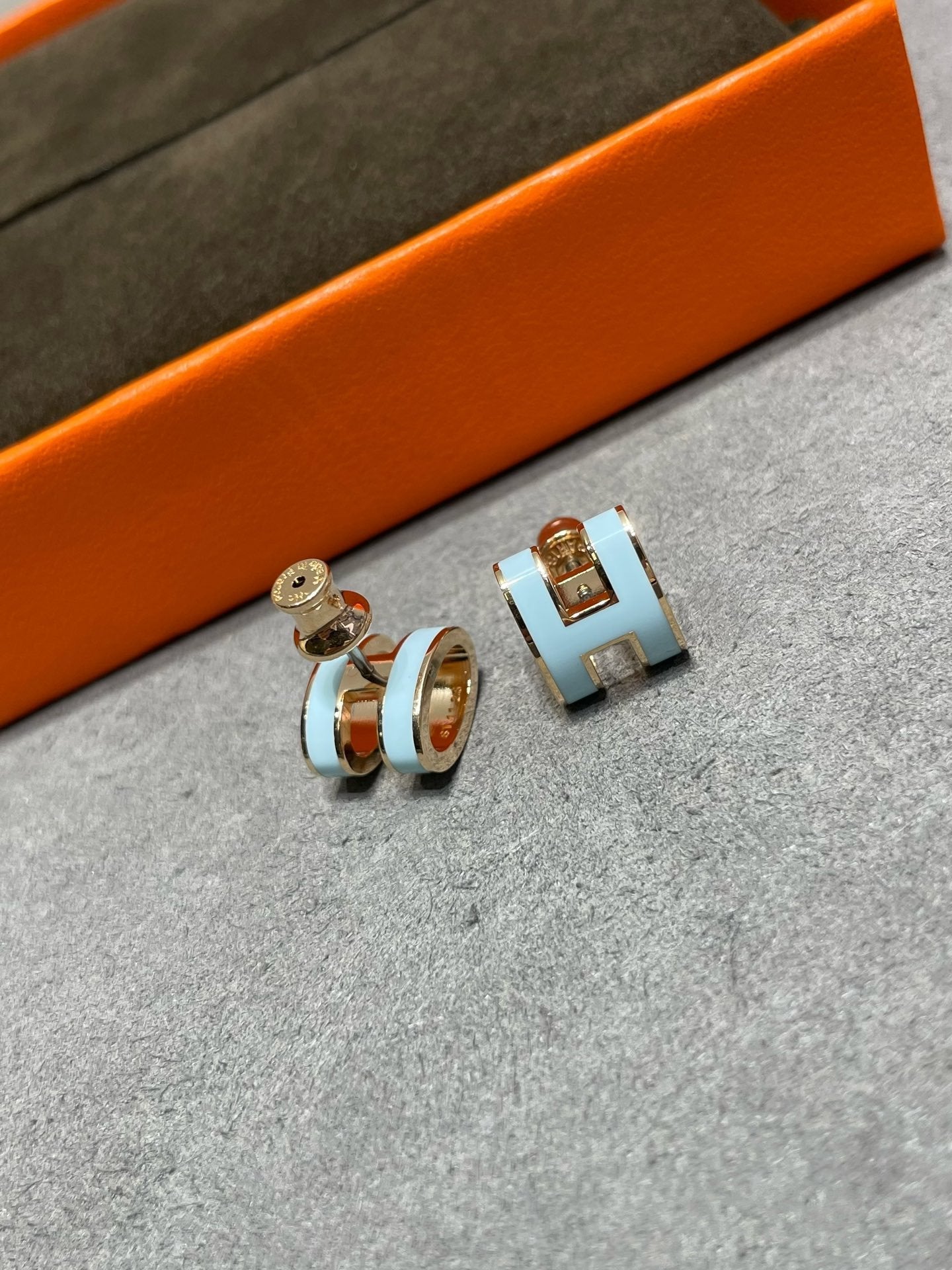 [Shinejoy]POP H SKY BLUE STUD EARRINGS