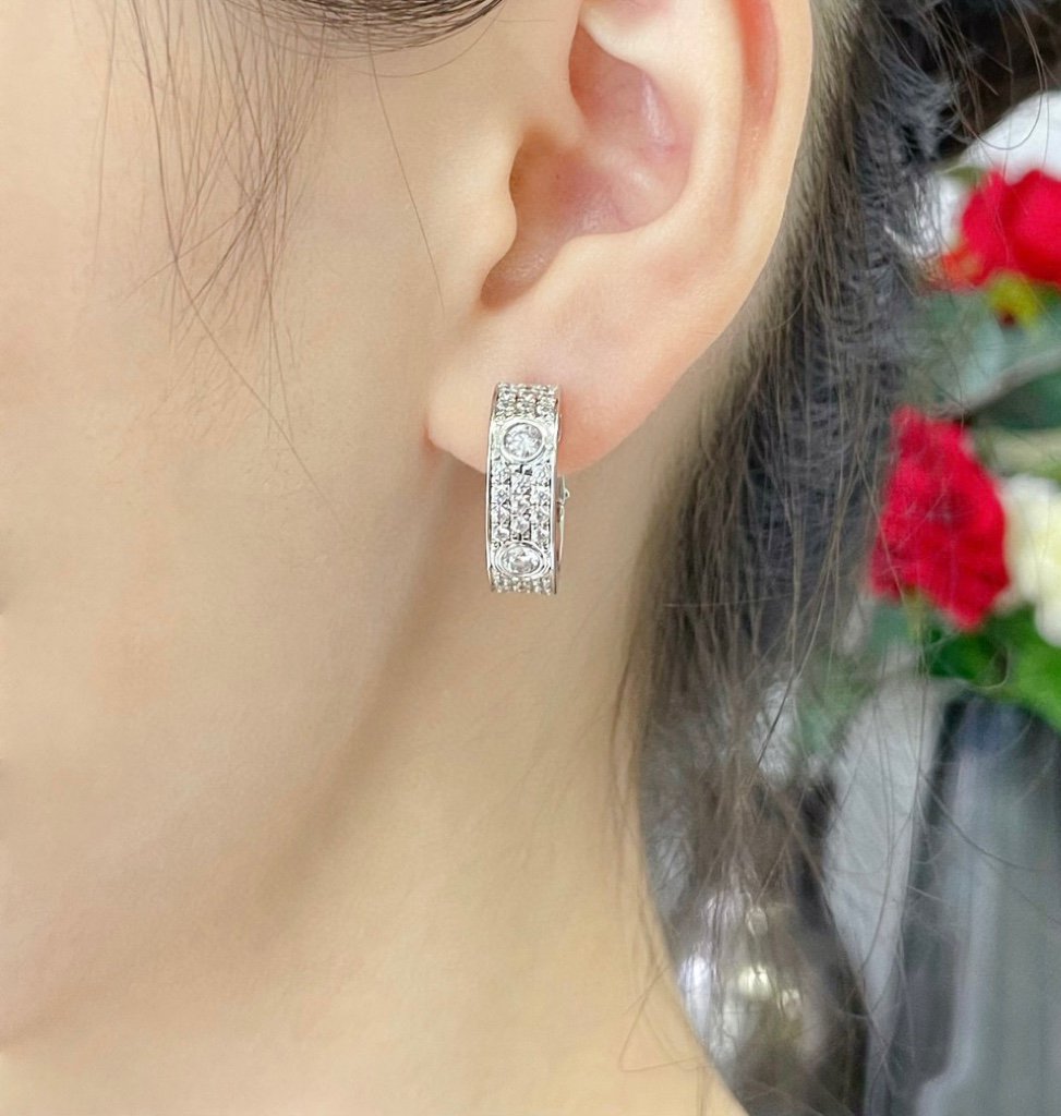 [Shinejoy]LOVE 5.5MM DIAMOND PAVED EARRINGS