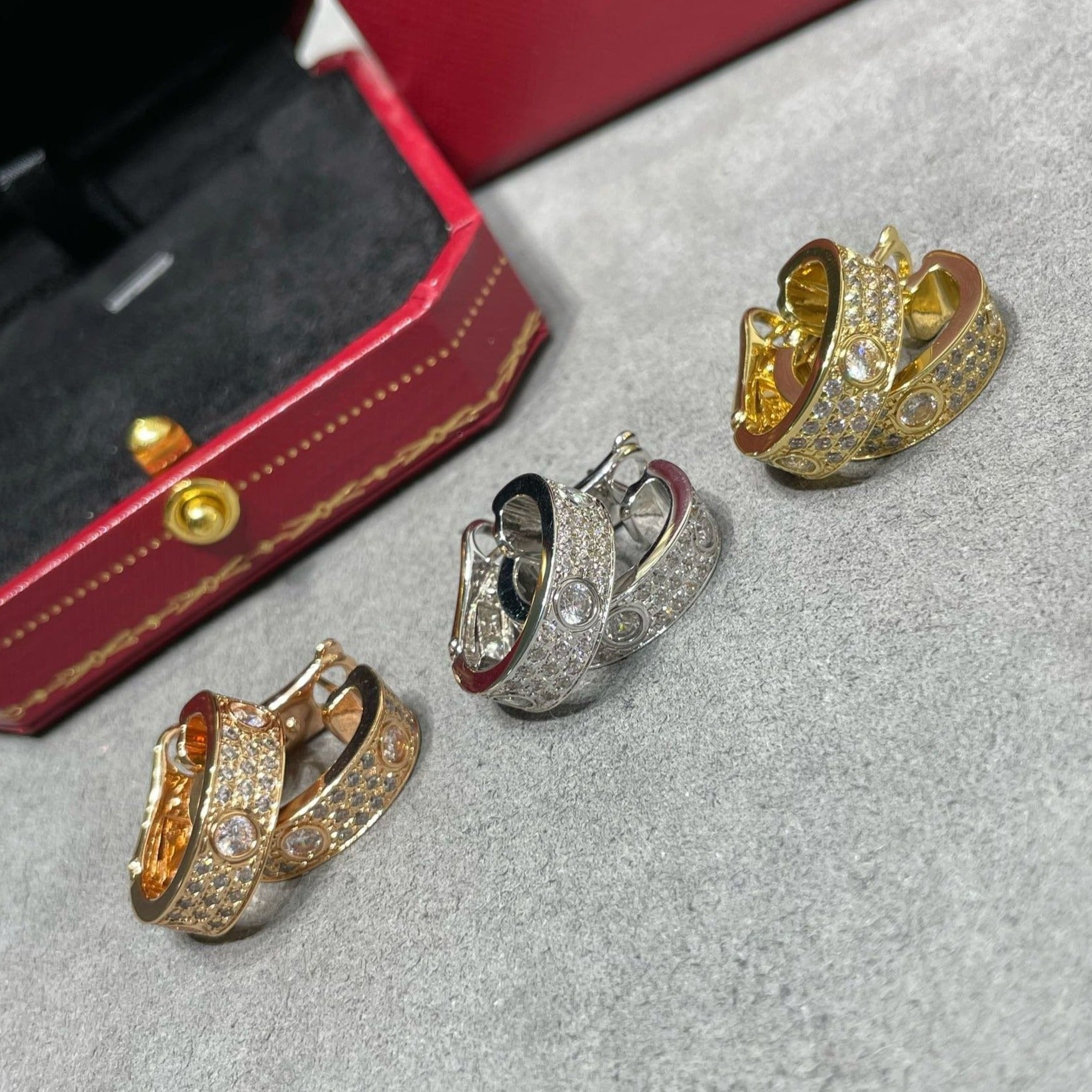 [Shinejoy]LOVE 5.5MM DIAMOND PAVED EARRINGS