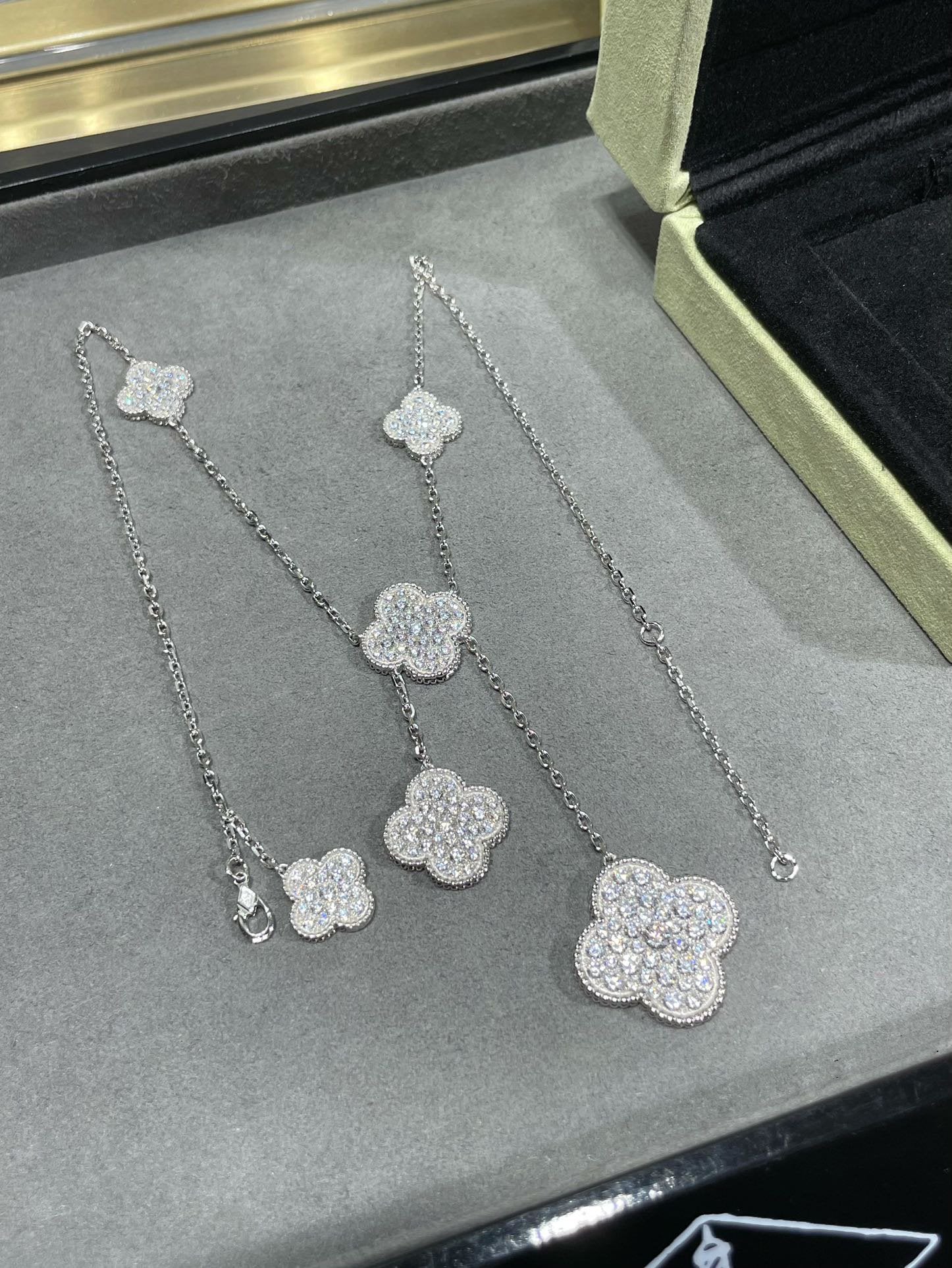 [Shinejoy] COLLIER CLOVER 6 MOTIF PAVÉ DE DIAMANTS
