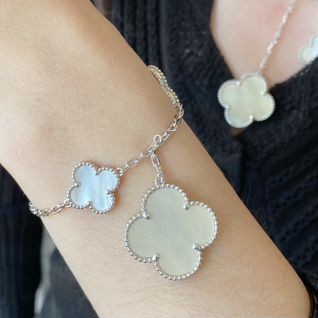 [Shinejoy]CLOVER 5 MOTIF WHITE MOP SILVER BRACELET