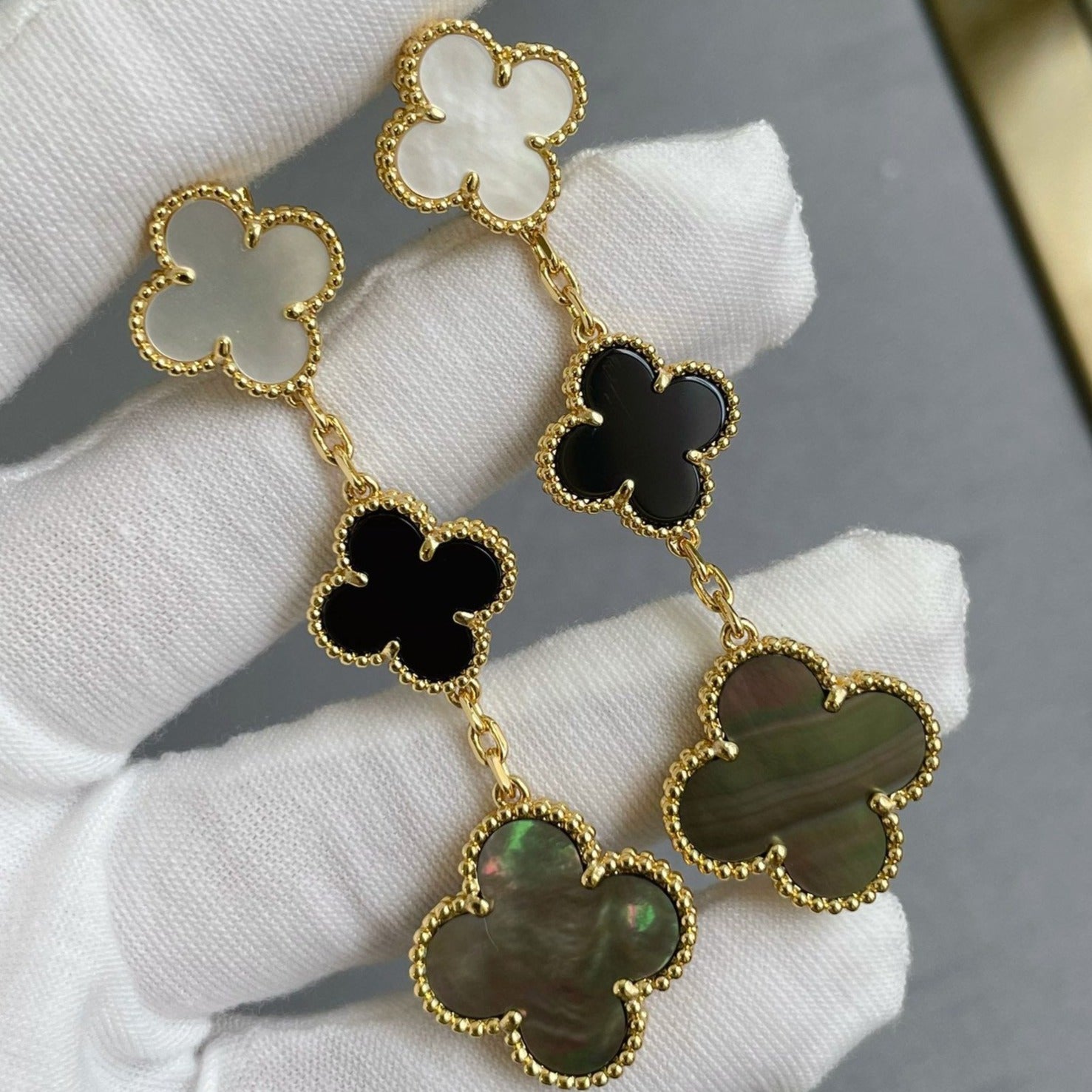 [Shinejoy]CLOVER 3 MOTIF MOP ONYX DARK MOP PINK GOLD EARRINGS
