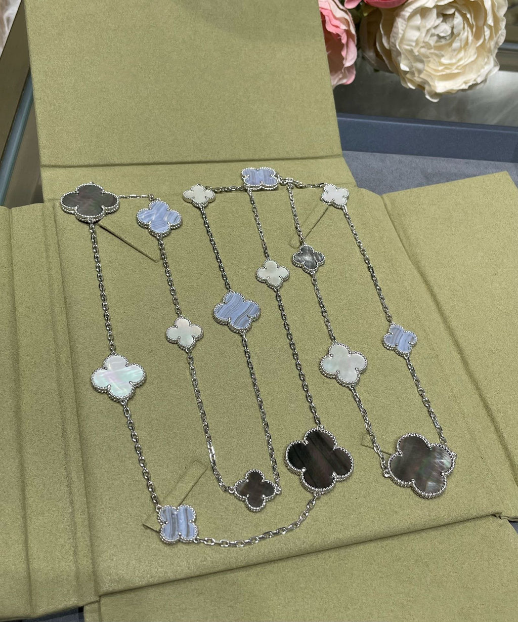 [Shinejoy] COLLIER EN ARGENT ET CHALCÉDONY MOP À MOTIF CLOVER 16