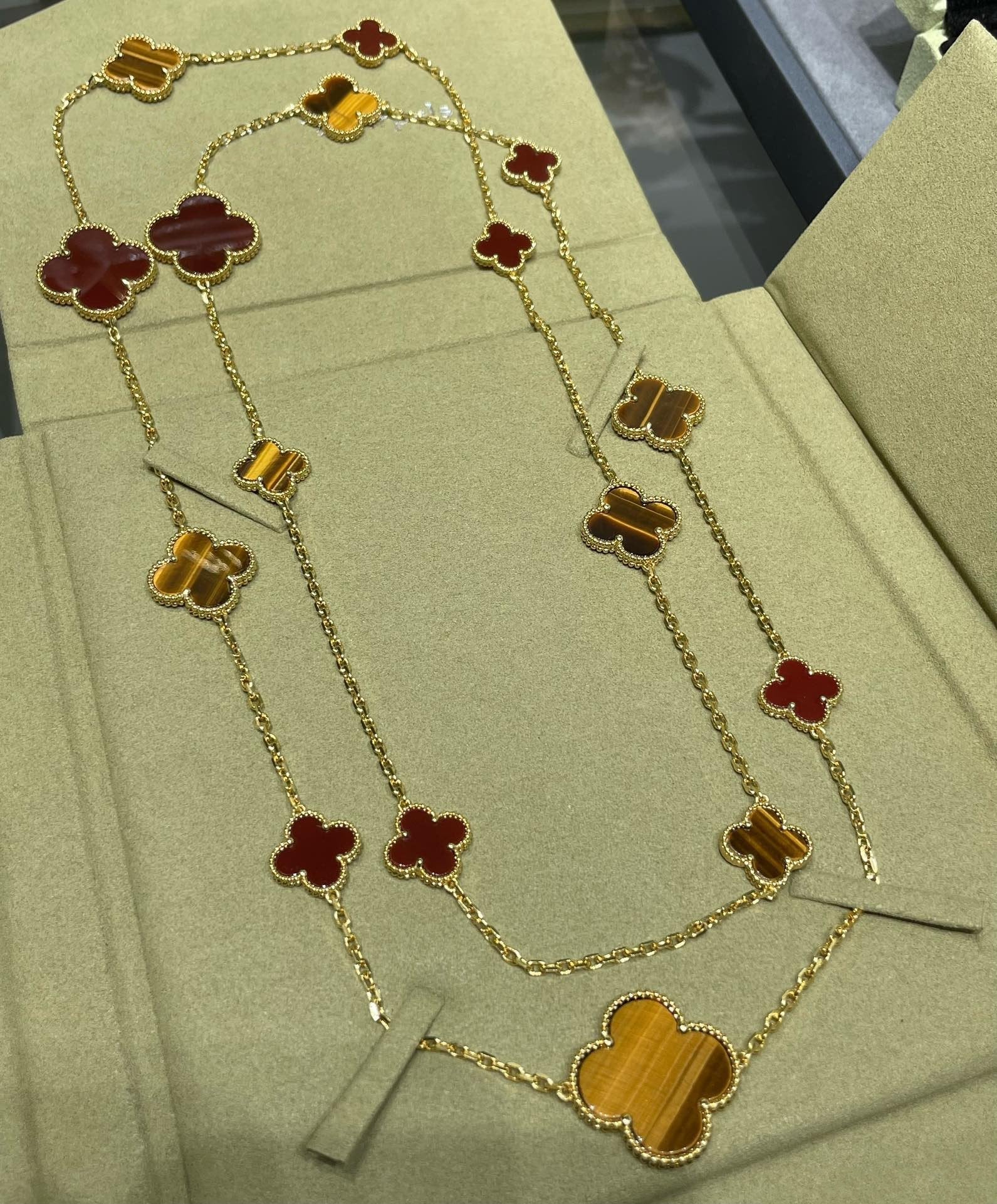 [Shinejoy]CLOVER 16 MOTIF CARNELIAN TIGER EYE ROSE GOLD NECKLACE