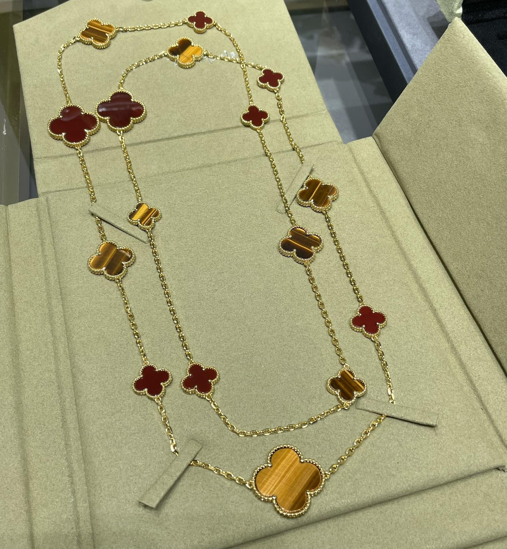 [Shinejoy]CLOVER 16 MOTIF CARNELIAN TIGER EYE ROSE GOLD NECKLACE