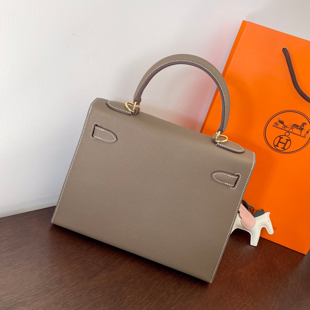 HM KELLY 28CM CUIR EPSOM ÉTAIN FERMOIR DORÉ