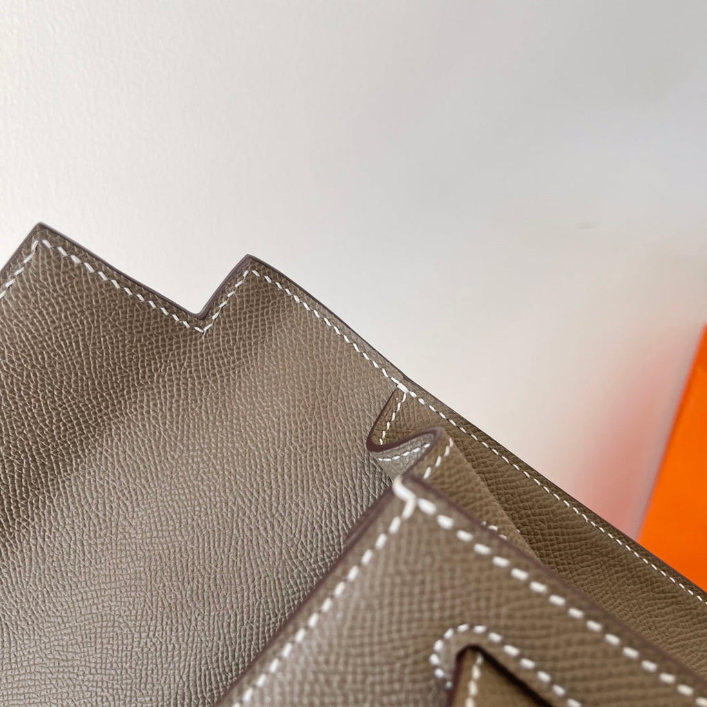 HM KELLY 28CM CUIR EPSOM ÉTAIN FERMOIR ARGENTÉ