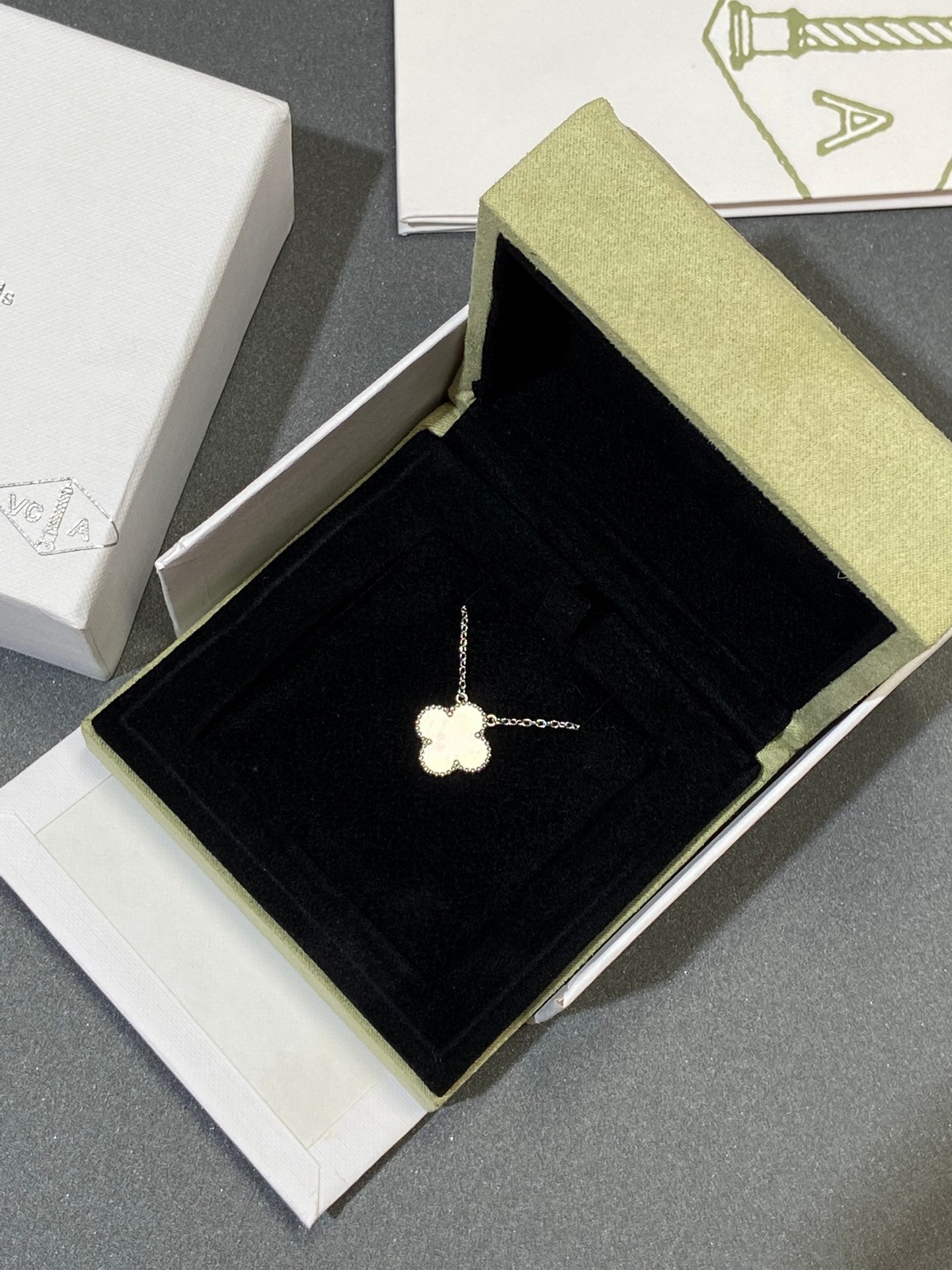 [Shinejoy]CLOVER MEDIUM SILVER WHITE MOP NECKLACE