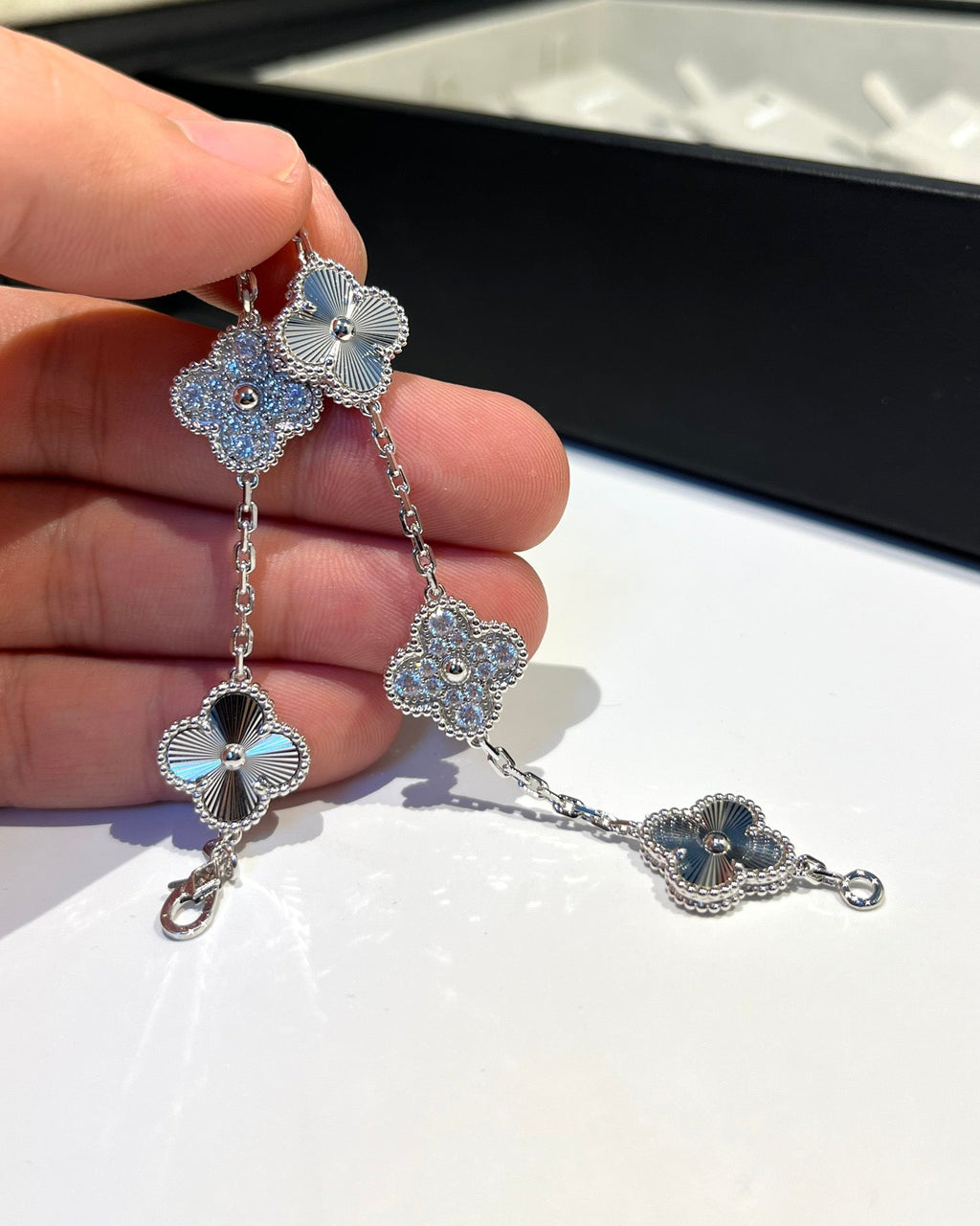 [⭐Shinejoy] COLLECTION DE BRACELETS LASER À MOTIF CLOVER 5