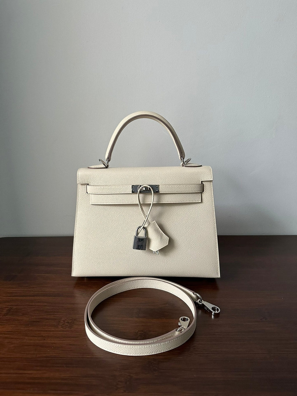 HM KELLY 25CM BLANC EPSOM FERMOIR ARGENTÉ