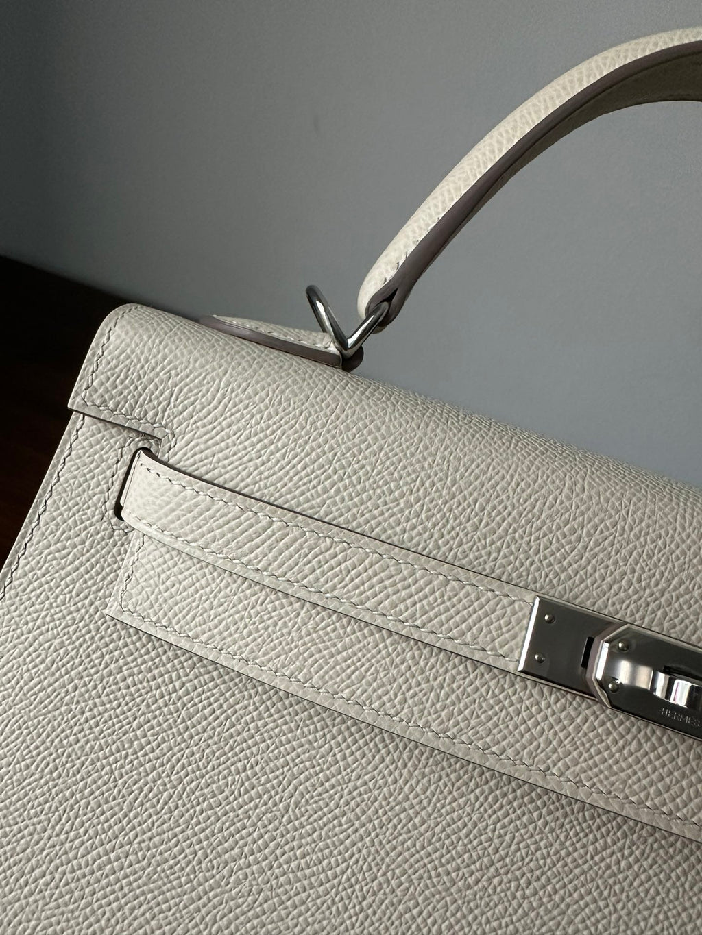 HM KELLY 25CM BLANC EPSOM FERMOIR ARGENTÉ