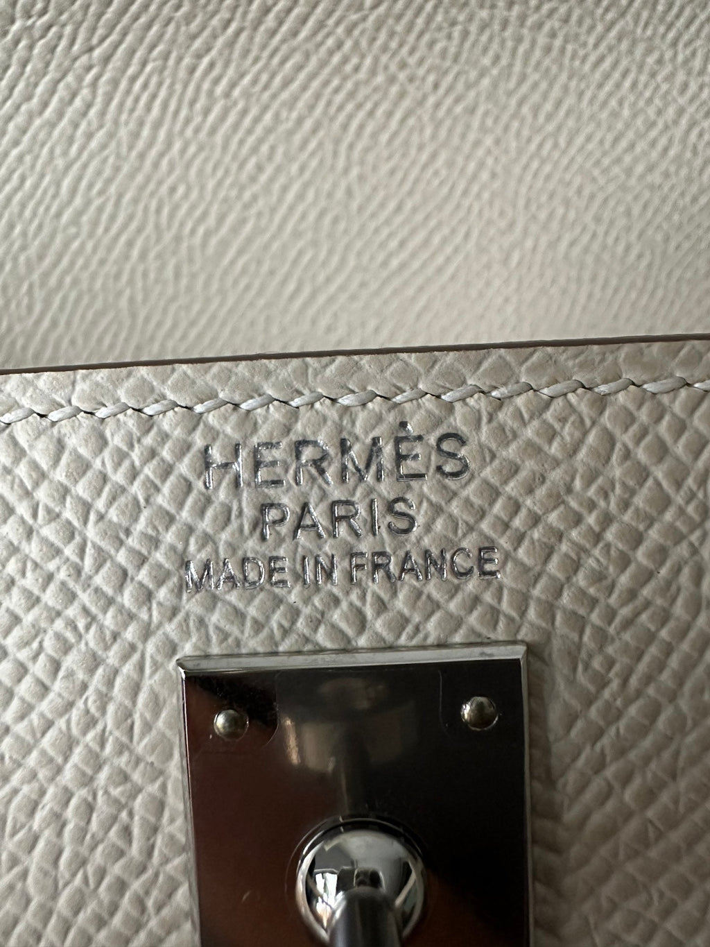 HM KELLY 25CM BLANC EPSOM FERMOIR ARGENTÉ