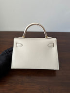 HM KELLY MINI 20 BLANC CHEVRE FERMOIR DORÉ