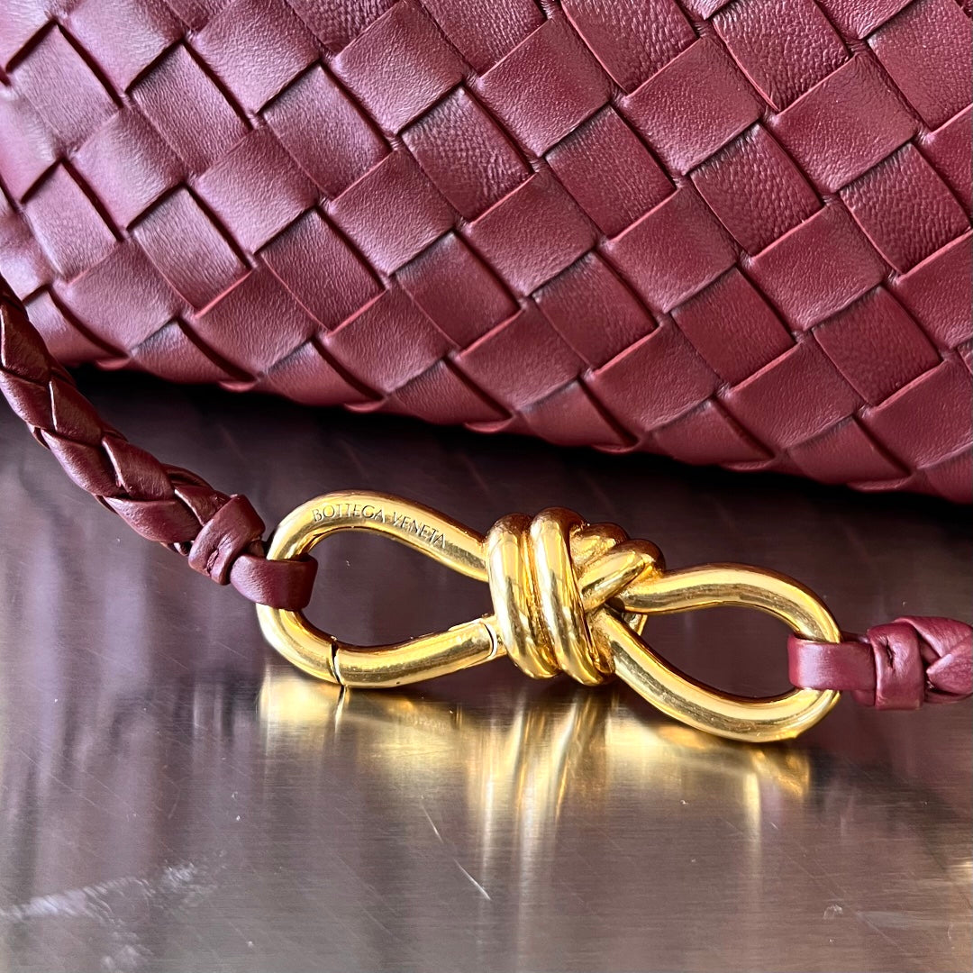 BV SMALL ANDIAMO 25CM PEAU D'AGNEAU ROUGE FONCÉ