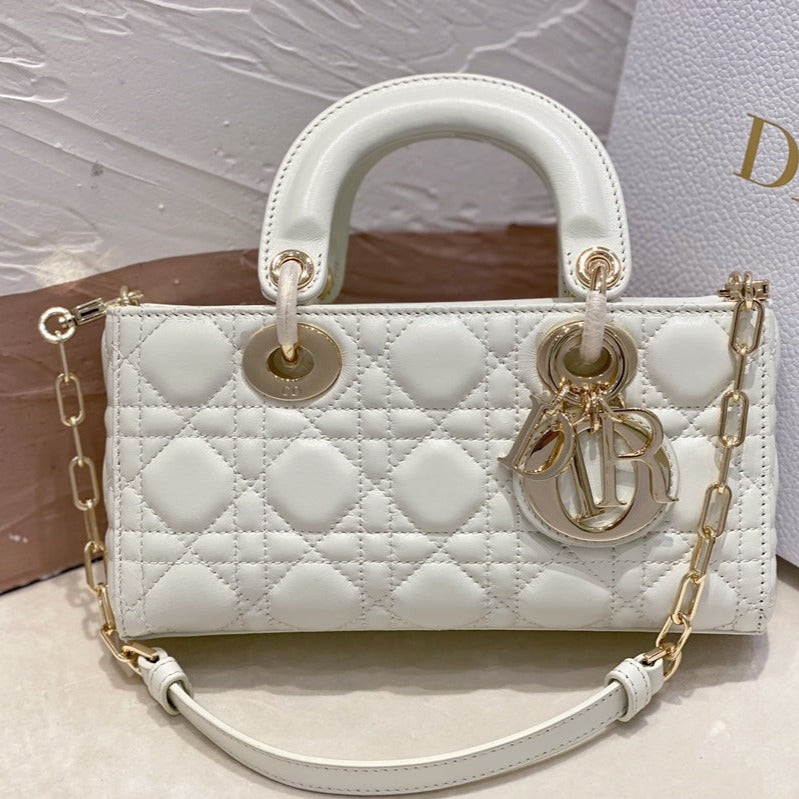 PETIT SAC LADY D-JOY 22 EN PEAU D'AGNEAU BLANC