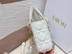 PETIT SAC LADY D-JOY 22 EN PEAU D'AGNEAU BLANC