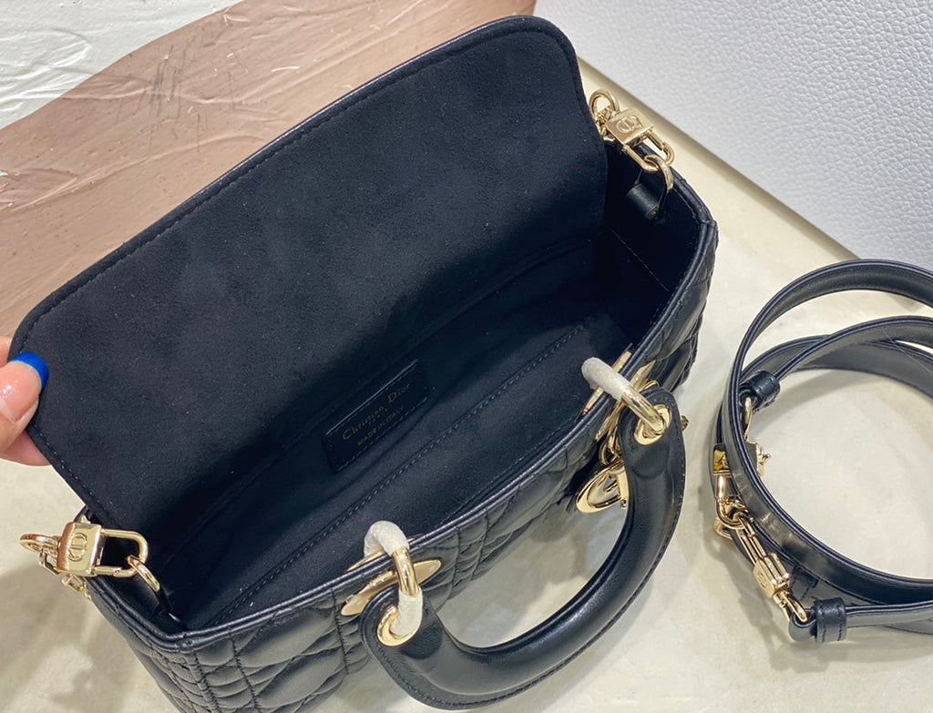 PETIT SAC LADY D-JOY 22 EN AGNEAU NOIR