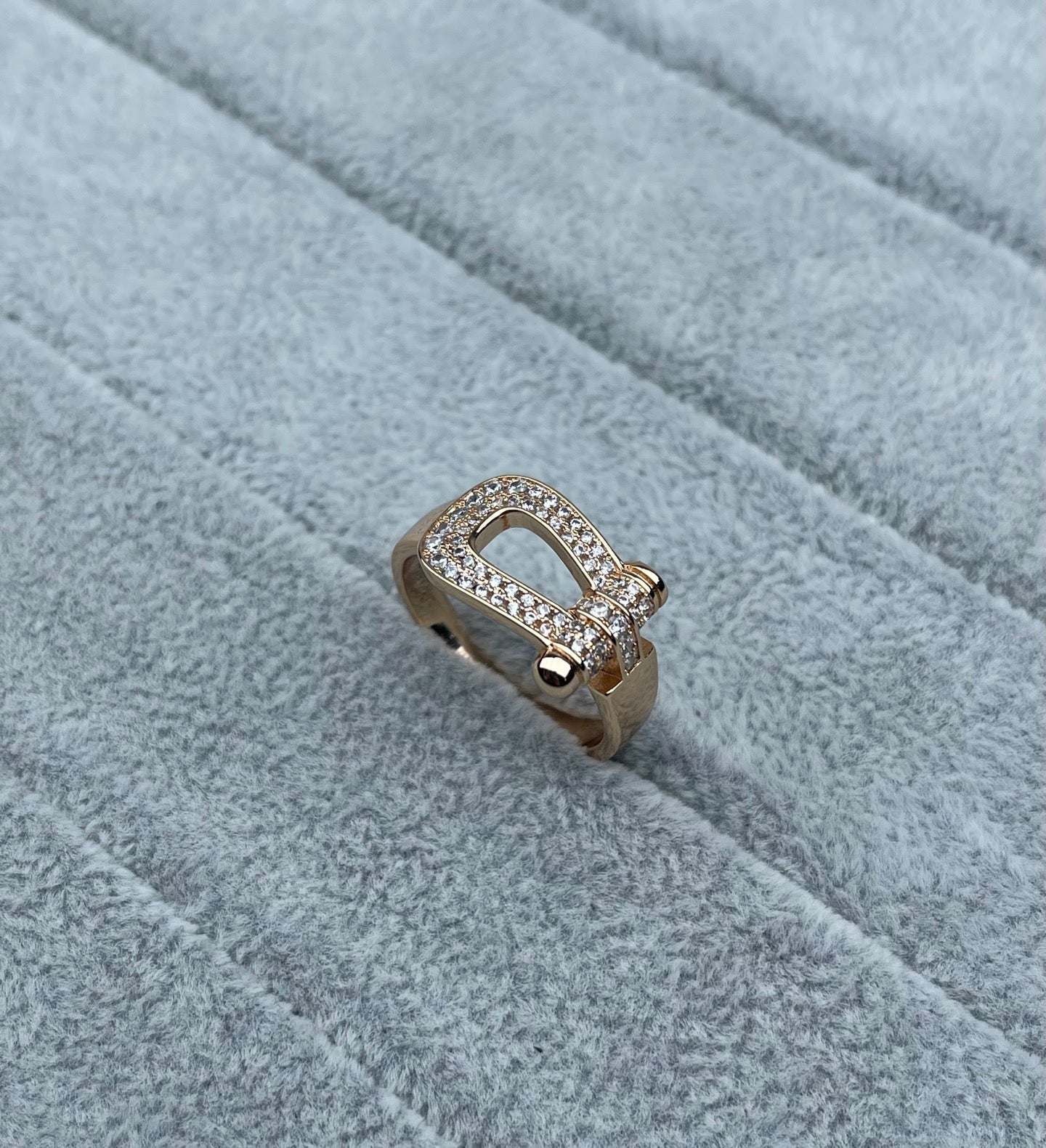 [Shinejoy]Wide Hoof-Shaped Diamond-Studded Ring