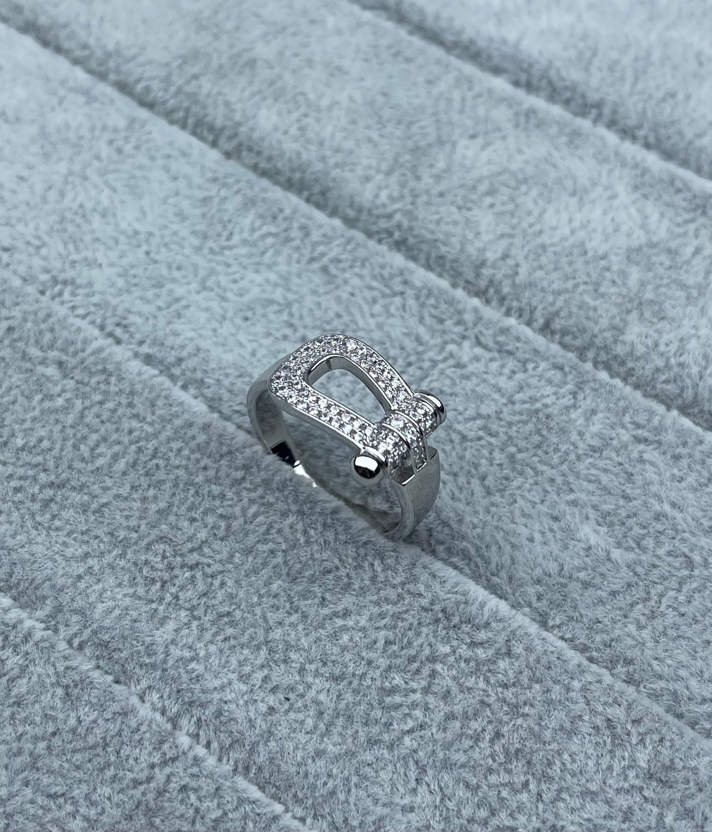 [Shinejoy]Wide Hoof-Shaped Diamond-Studded Ring
