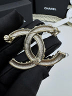 [Shinejoy] Broche double C en forme de cornet de glace émaillé rose et blanc 26C