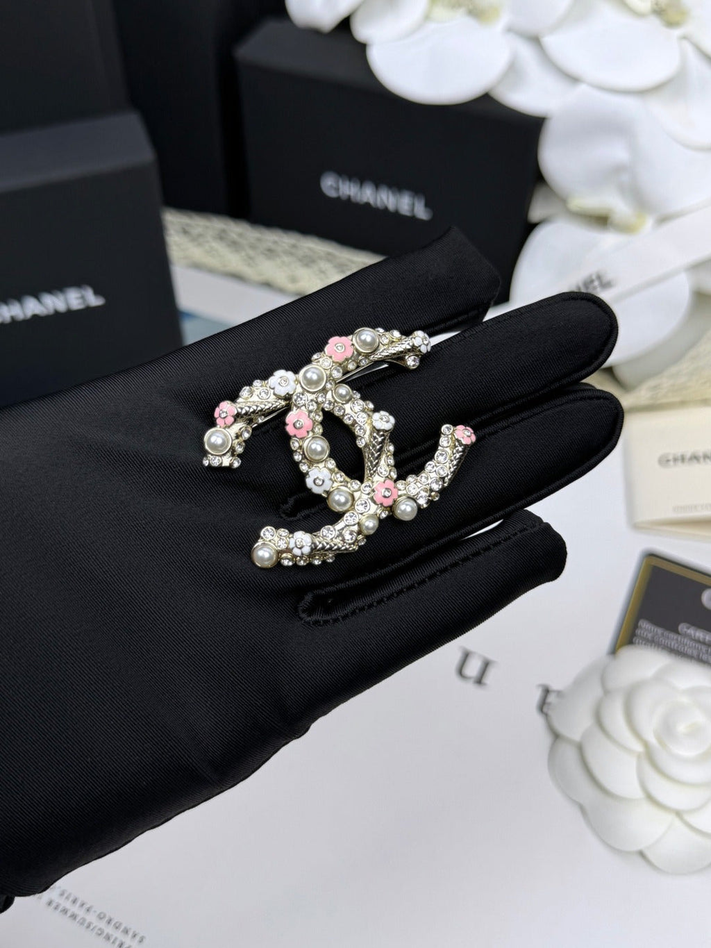 [Shinejoy] Broche double C en forme de cornet de glace émaillé rose et blanc 26C