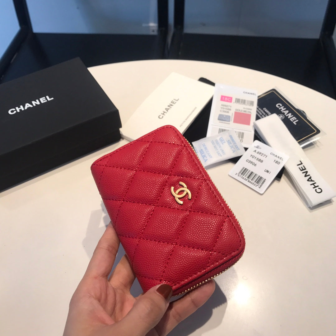 Porte-monnaie basique zippé CC 11 en cuir de veau rouge avec icône dorée